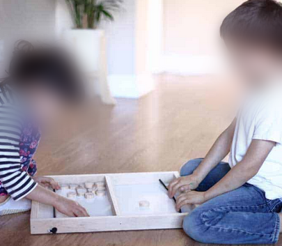 crianças jogando pocket